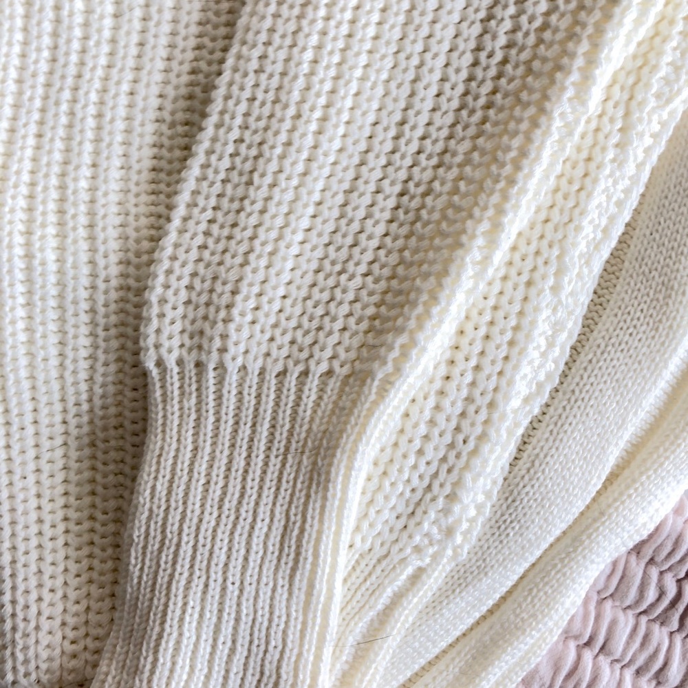 Super soft, ivory knit v neck sweater - Picture 3 of 3